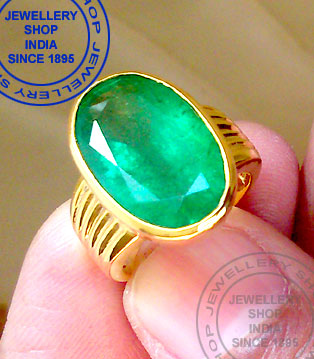 Natural Emerald Gemstone Ring Designs in Gold